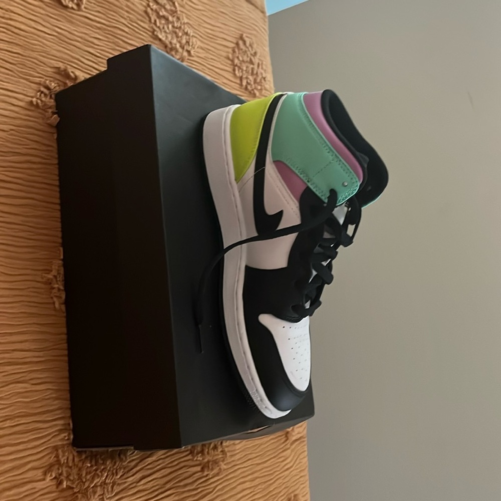 Jordan 1 mid worn once